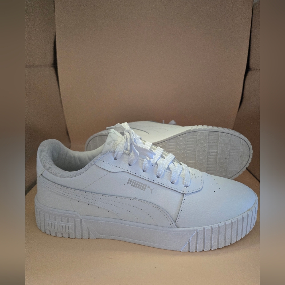 Puma Women's All White Sneakers Size 9.5 Like New